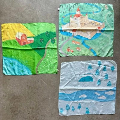 Sarah's Silks Mini Juego de Seda de Juego 2 21” Cuadrado — Castillo de Verano Invierno Foto 1 de 4