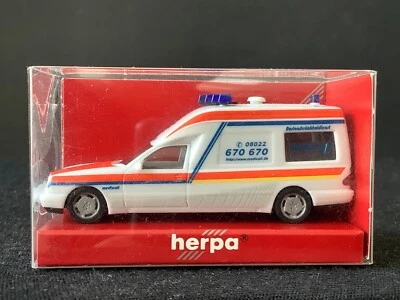 Herpa 044110 HO/1:87 MB Binz KTW Medicall Auslandsrückholdienst(CW222-5R9/3/6)-4 - Bild 1 von 2