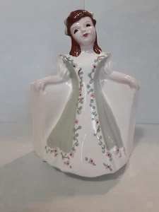 Statuina fioriera vaso bocciolo ragazza e libro ceramica Firenze - Foto 1 di 5