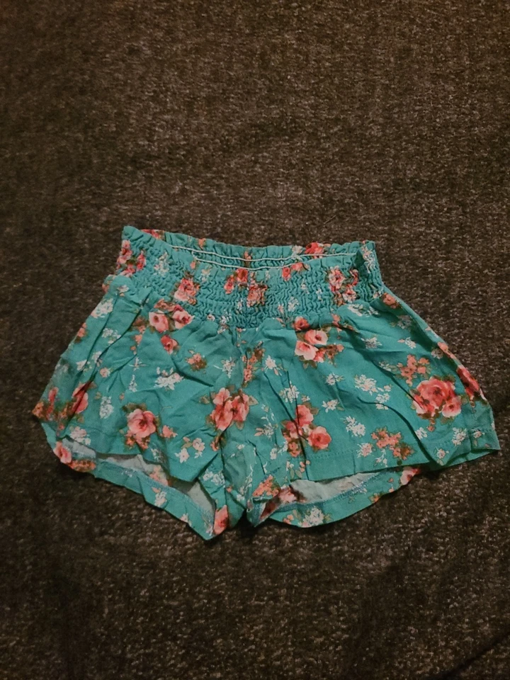 Wet Seal Floral Print Shorts Size Small - Image 1 of 2