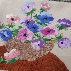 Vintage hand embroidered panel on linen, ANEMONE - Picture 1 of 10