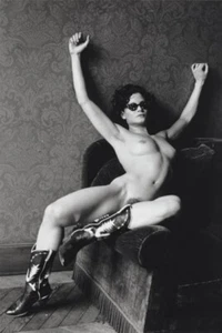 Helmut Newton - Lisa Lyon In Paris II, 1976 Vintage 11x14 FRAME READY MATTED - Picture 1 of 4