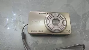 Sony Cyber-Shot DSC-W570 16.1MP 5x Digital Camera Gold - Picture 1 of 5