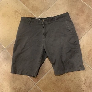 Volcom Shorts Mens 40 Chino Cotton Skateboard Surf Skate - Picture 1 of 9