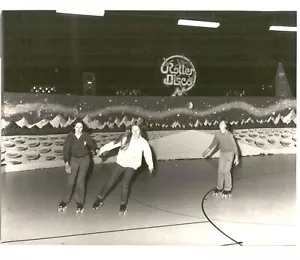 Skaters ROLLER DISCO Balmain Sydney AUSTRALIA 1980 SPORT Foto stampa - Foto 1 di 2