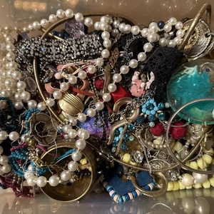 Vintage To Now CRAFT BROKEN Only Jewelry Over 2 Pounds Beads!  (CRAFT #3) - Picture 1 of 10