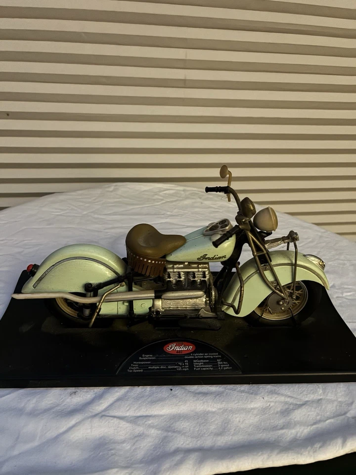 Motocicleta Indian 442 1942 auténtica réplica detallada escala 1/10 fundida a presión  Foto 1 de 1