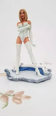 Emma Frost Statue Diamond Select - Immagine 1 di 4