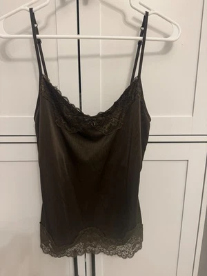 The Limited camisola verde oscuro, sujetador incorporado, talla pequeña Foto 1 de 4