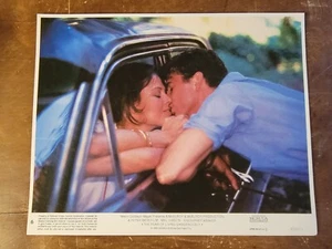 Year of Living Dangerously-Mel Gibson-Sigourney Weaver Kissing 1982 Press Photo - Picture 1 of 2
