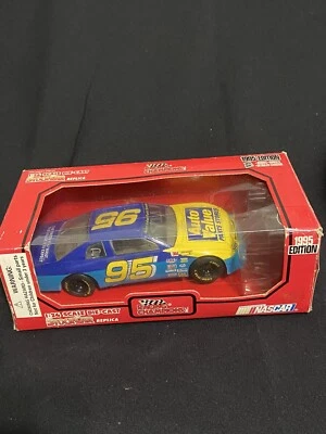 Coche Racing Champions #95 AUTO VALUE ESCALA 1:24 NASCAR 1995 Foto 1 de 4