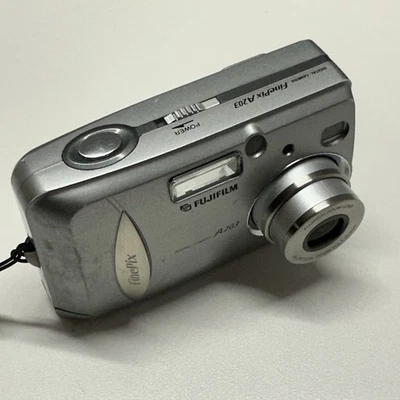 Fujifilm Finepix A203 digital compact camera - Image 1 of 4