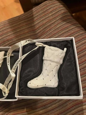 Pandora 2012 Medias de Vidrio Blanco Adorno Navidad Caja y Bolsa Foto 1 de 3