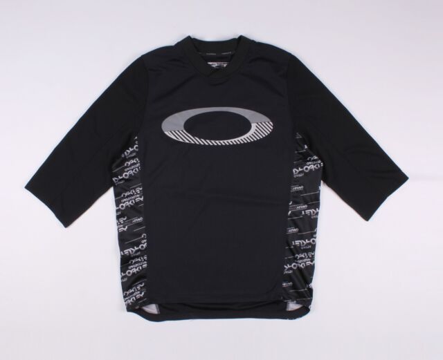 Preços baixos em Camisetas Oakley Preto para Homens