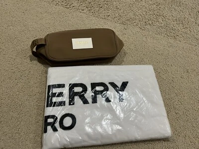BURBERRY Gift HERO Large Bath Towel And Travel Bag - Image 1 of 4