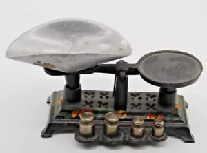 Vintage Miniatur Gusseisen Waage Waage mit 4 Gewichten & Schaufel - Bild 1 von 3
