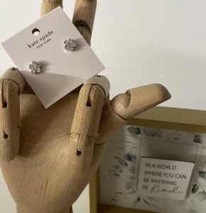 🐼💦 Kate Spade 🐼💦 Clear Flower Studs Sliver Earring NEW AUTH 🐼💦 D129o5 - Bild 1 von 3