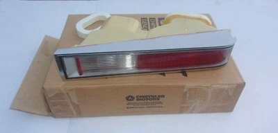 Chrysler LeBaron 1980 1981 nuevo MoPar exterior derecho cola y montaje de lámpara de respaldo Foto 1 de 2