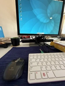 Raspberry Pi 400 Computer Kit running DietPi OS but has SD PiMiga4 **read why** - Afbeelding 1 van 23