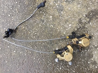 Pinzas de freno delanteras Yamaha FZ600 FZ 600 Foto 1 de 4