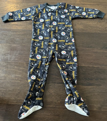 Pittsburgh Steelers Toddler Kids Logo/Helmet Footed Pajama OnePiece Sleeper - 3T Cover