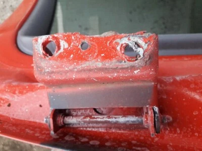 Bisagras capó trasero izquierdo Dodge Grand Caravan 2000 usadas, originales #1120291-32 Foto 1 de 4