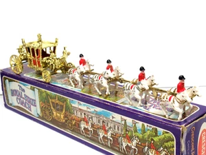CRESCENT No. 1301 THE ROYAL GOLD STATE COACH. VN MIB - Picture 1 of 16