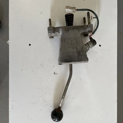 Selector de marchas Ferrari 308 Foto 1 de 4