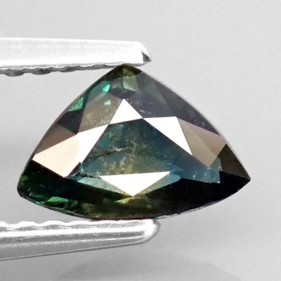 0.67ct.GEM PIECE UNHEATED SAPPHIRE MADAGASCAR MULIT COLOR TRILLION/FANCY CUT - Image 1 of 3