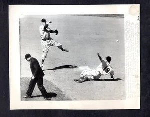 Buddy Blattner Erv Dusak Beans Reardon 1947 Press Photo Cardinal New York Giants - Picture 1 of 2