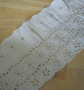 Occhiello largo 4,5'' cotone bianco sporco pizzo e ricamato oro fiore metallizzato b0158 - Foto 1 di 2
