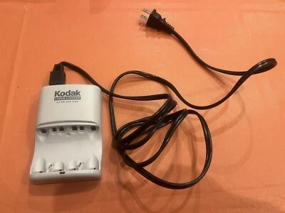 Kodak K6100 NI-MH Battery Charger for AA AAA Batteries 1 Hour Charger  - Image 1 of 2