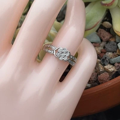 Anillo con racimo floral de diamantes naturales genuinos estilo antiguo de plata de ley talla 7 Foto 1 de 4