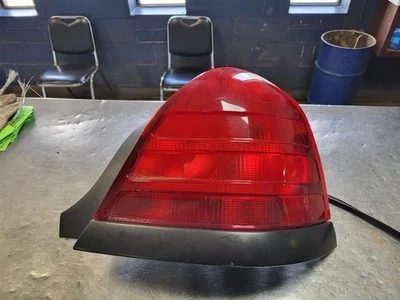 Cuarto de luz trasera de pasajero montado en panel para 00-11 CROWN VICTORIA 566644 Foto 1 de 4