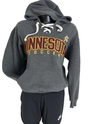 Mujer Gris Cuello en V SUDADERA CON CAPUCHA U OF MN SOCCER Sudadera Bordada Pequeña Usada en Excelente Condición! BONITO Foto 1 de 4