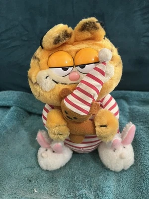 Pijama de peluche Dakin Garfield vintage con pantuflas de conejito, gorra y hora de dormir extravagante Foto 1 de 4