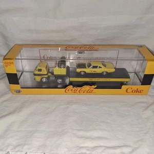 M2 MACHINES HAULER 1:64 1969 DODGE L600 1969 PLYMOUTH HEMI Coca Cola NIB - Imagen 1 de 4