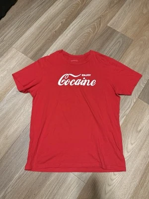 CAMISETA COCA COLA PARODY DISFRUTAR COCAÍNA ROJA HOMBRE TALLA L COCA COLA DROGAS HECHA EN EE. UU. Foto 1 de 4