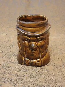 Caraffa personaggio Hendrickson Yozie Mold Innkeeper 1980 marrone smalto Rockingham T-6 �� - Foto 1 di 8