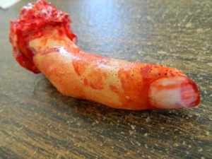 HALLOWEEN PROP -Realistic Severed Bloody Finger - Picture 1 of 1