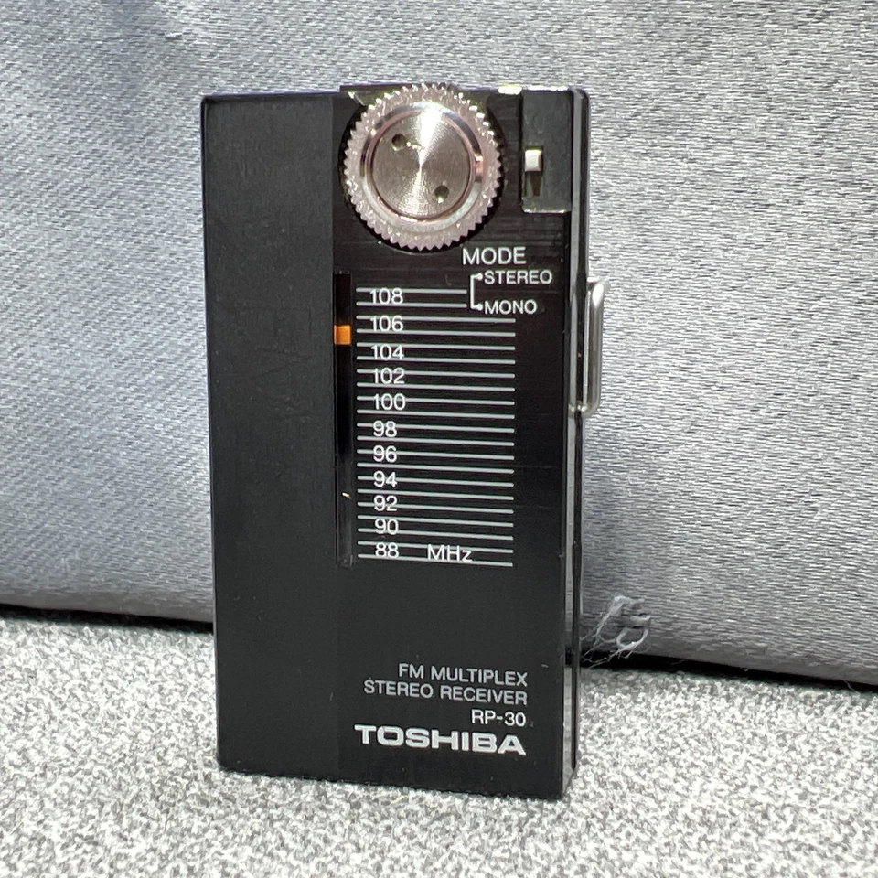 Vintage Toshiba RP-30 Super Mini FM Stereo Receiver Radio Japan RP-2046 getestet - Bild 1 von 4