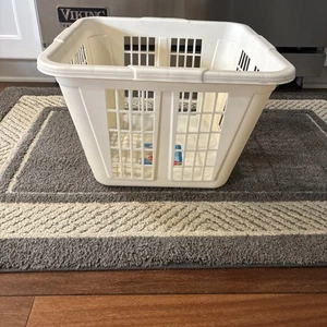 Vintage Rubbermaid Laundry Basket 16" Square Ivory Off White Clean, No Cracks! - Picture 1 of 15