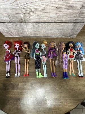 Monster High Doll Lot of 8 - Image 1 of 4