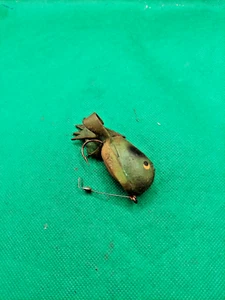 VINTAGE FISHING LURE , OLD RUBBER FROG , MULTI-COLORED LURE. - Picture 1 of 8