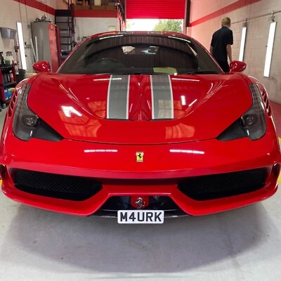 Marco de matrícula delantera Ferrari 458 Speciale montado centralmente, sin perforación - Imagen 1 de 4
