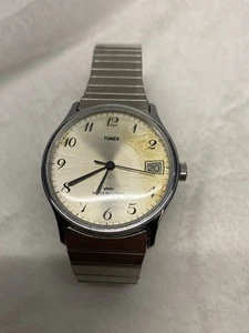 Reloj Hombre Timex Plateado Fecha Vintage Resistente al Agua No Probado - Imagen 1 de 4