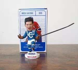 Montreal Canadiens BobbleHead Nick Suzuki ''Retro'' Soirée BobbleHead Night - Bild 1 von 1
