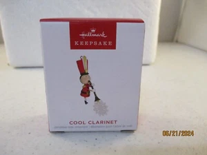 2023 Hallmark Keepsake Miniature Ornament - Cool Clarinet Marching Band - Picture 1 of 2