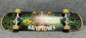 Kryptonics Skateboard Bold Three-Headed Dragon Design für stilvolle Fahrt - Bild 1 von 14
