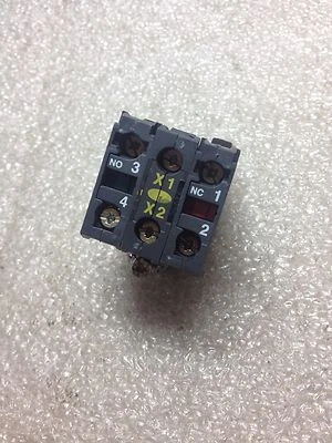 Telemecanique ZB4BW0B55 Contact Block - Image 1 of 4
